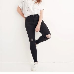 Madewell Petite 9" Mid-Rise Skinny Jeans in Black Sea